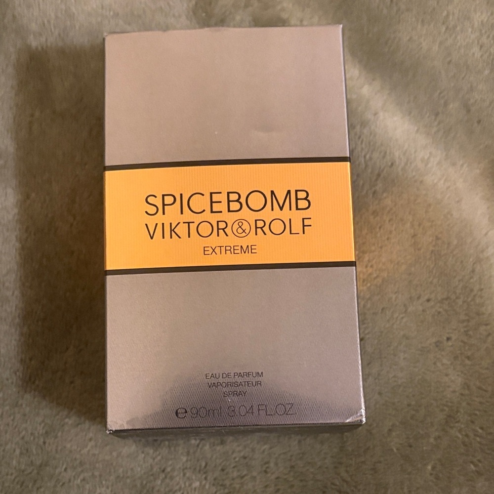 Viktor & Rolf Spicebomb Extreme in Gray and Yellow